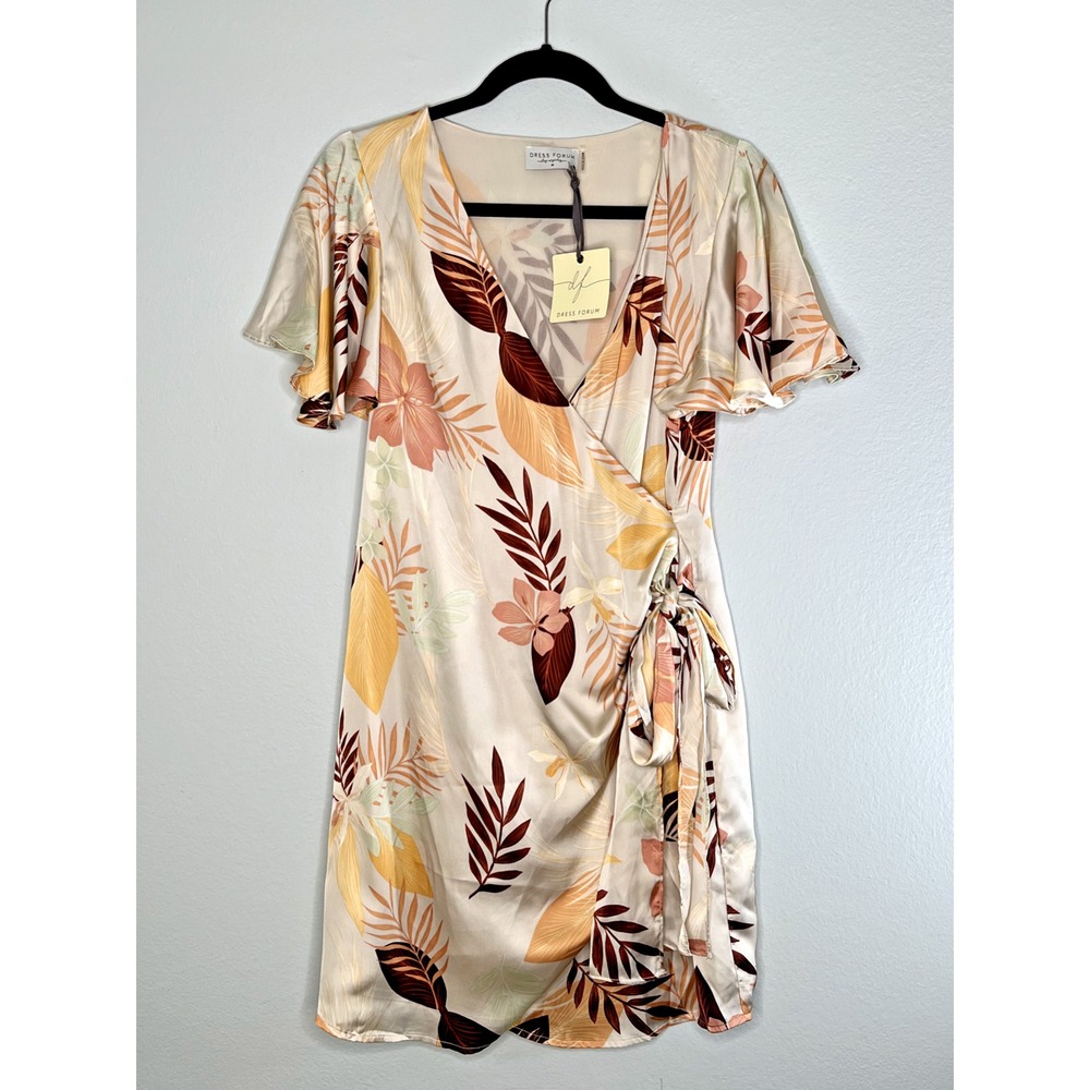NWT Dress Forum LA Women's‎ Wrap Dress Floral M Satin